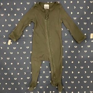 Mebie Baby footed pajamas with 2 way zipper; 3-6m